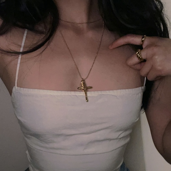 💫18K Gold Plated Virgin Mary Cross Necklace - Picture 2 of 6
